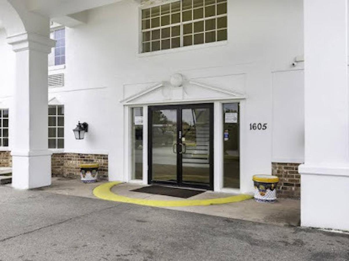 Oyo Hotel Lafayette La I-10 & University Exterior photo