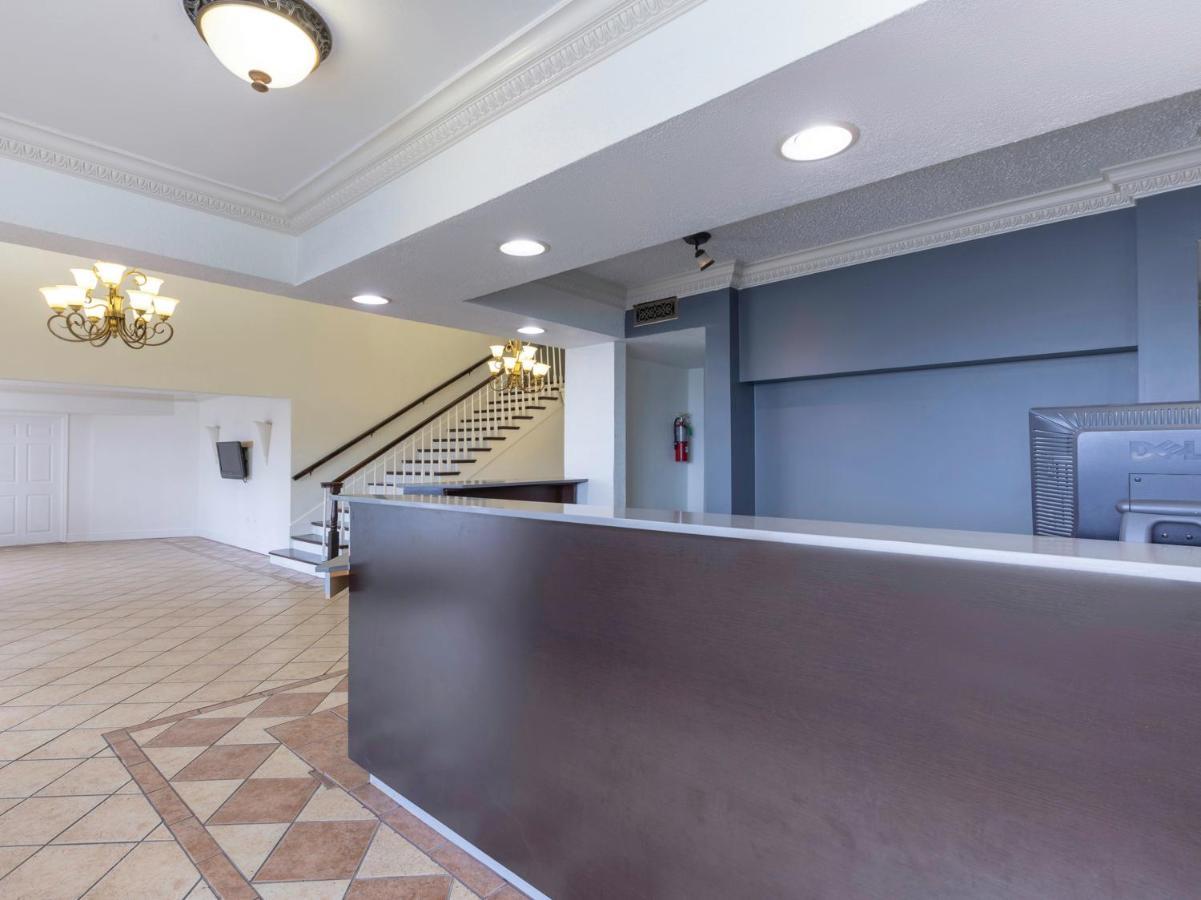 Oyo Hotel Lafayette La I-10 & University Exterior photo